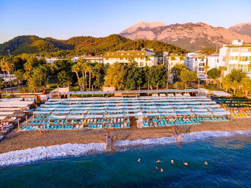 Готель LANCORA BEACH HOTEL - Головна будівля