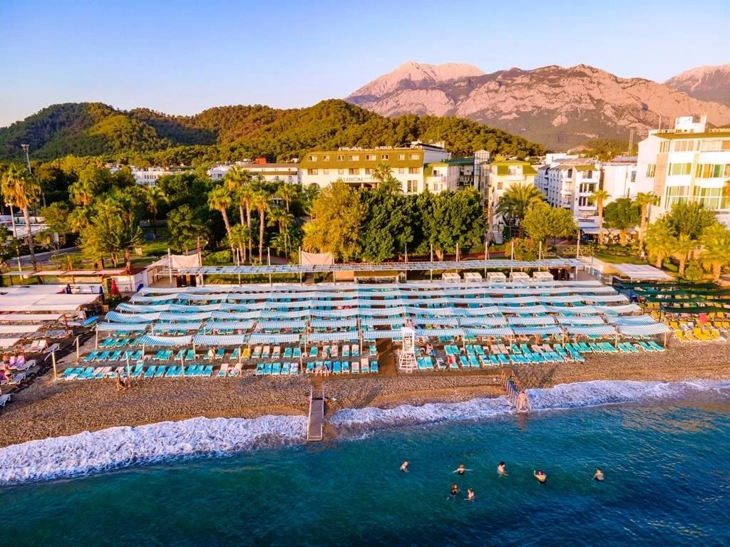 Готель LANCORA BEACH HOTEL - Головна будівля