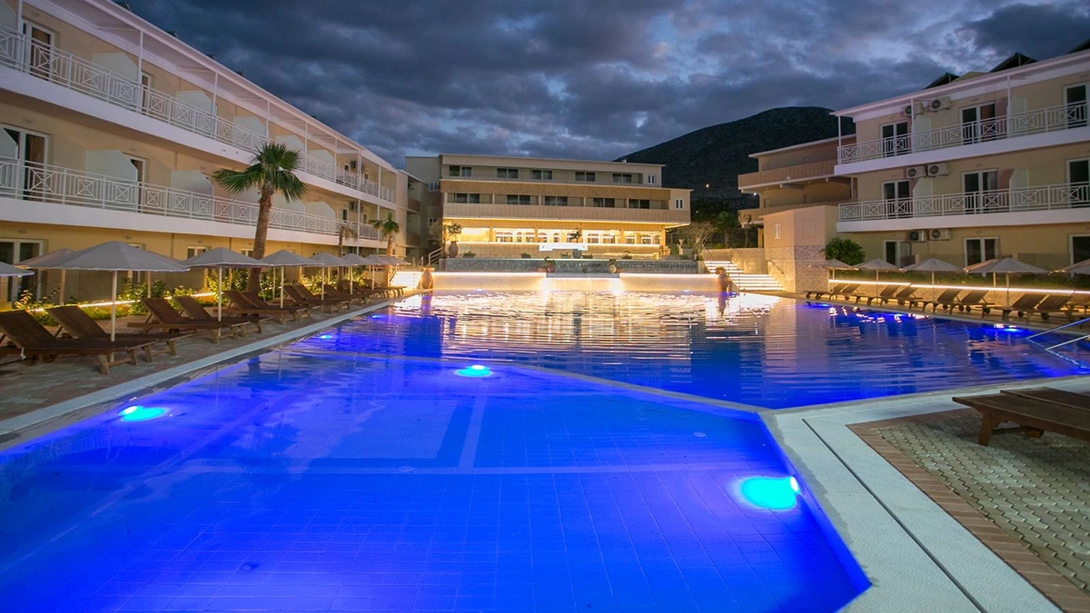 SUN BAY HOTEL - ღია აუზი