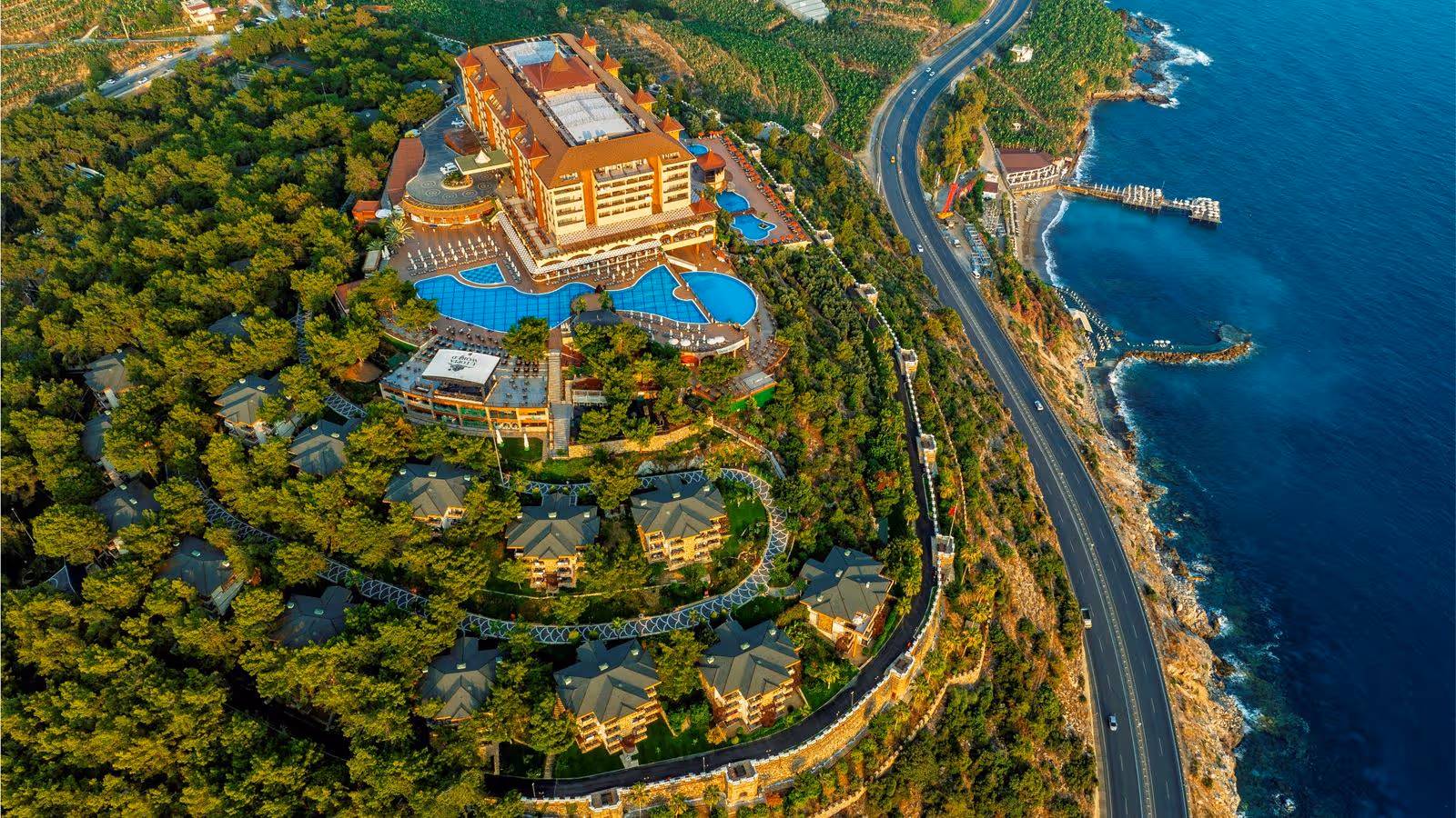 Готель UTOPIA WORLD DE LUXE HOTEL - Головна будівля