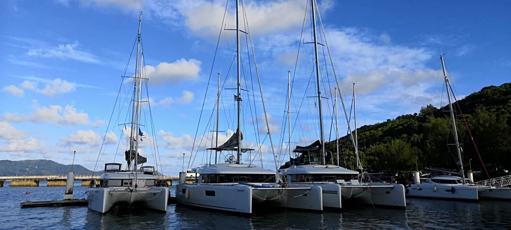 Прогулянка на катамарані