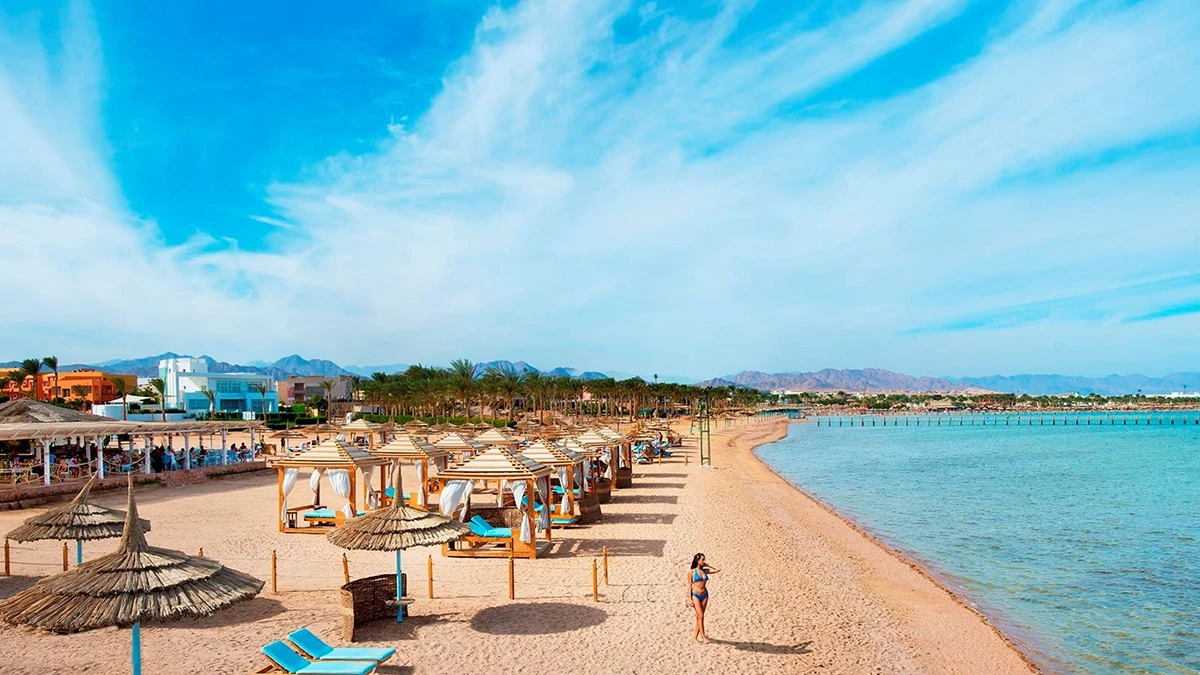 Готель AMWAJ OYOUN HOTEL& RESORT - Пляж